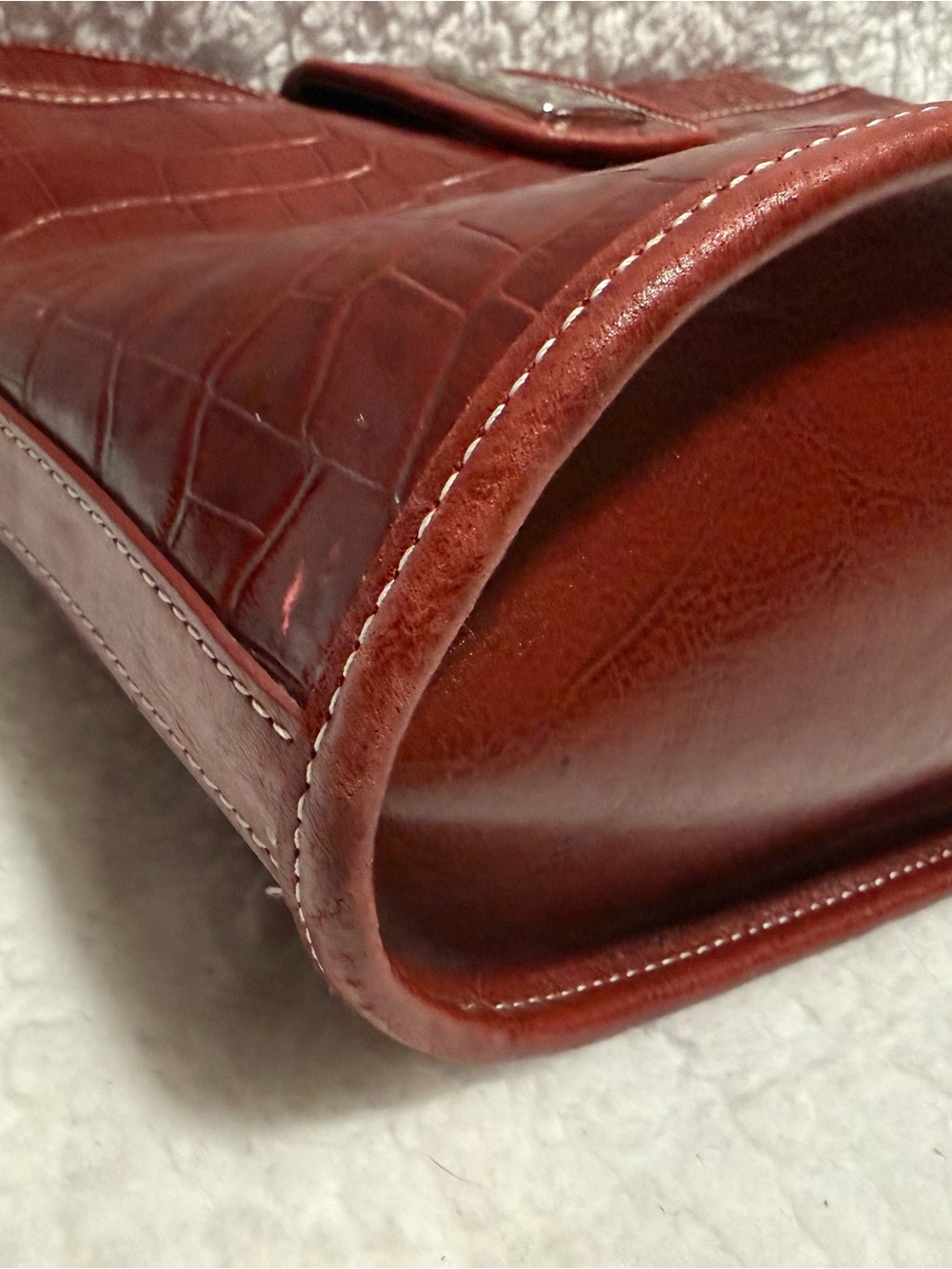 Women's Croc-Embossed Leather Shoulder Bag - Burgundy - Picture 8 of 11